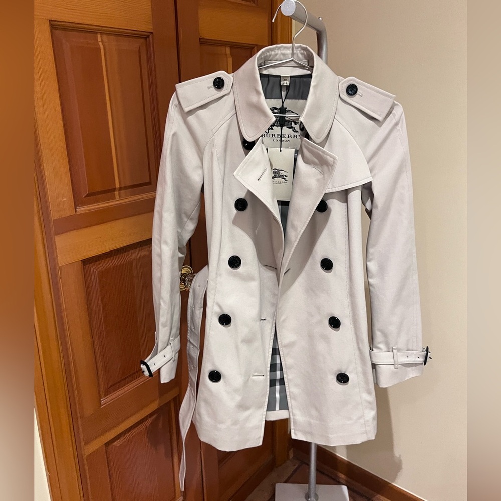 BRAND NEW BURBERRY MID LENGHT TRENCH COAT - Picture 3 of 6
